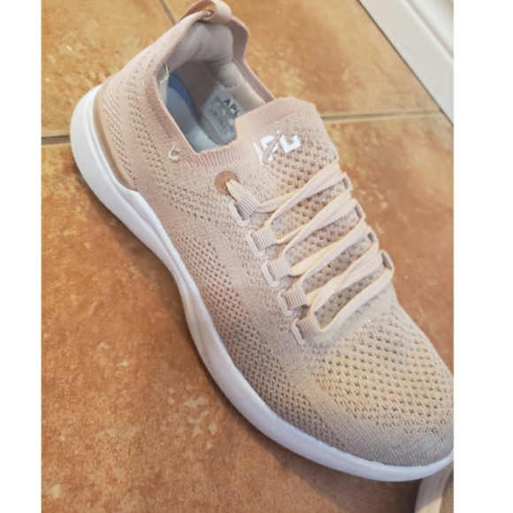 APL running shoes light pink size 8 - Picture 16 of 16